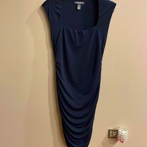 A pea In The Pod Maternity Navy blue ruching sides dress size Med square neck